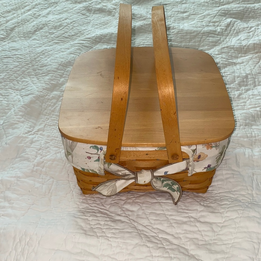 Longaberger Cake Carrying Basket With Bow